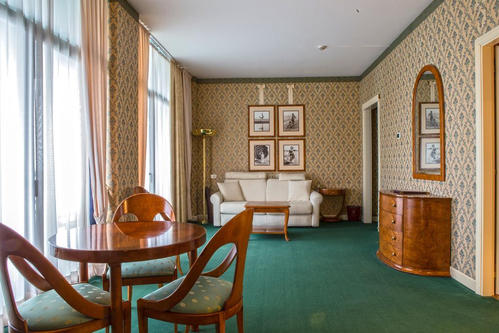 Grand Hotel Astoria Градо Екстер'єр фото