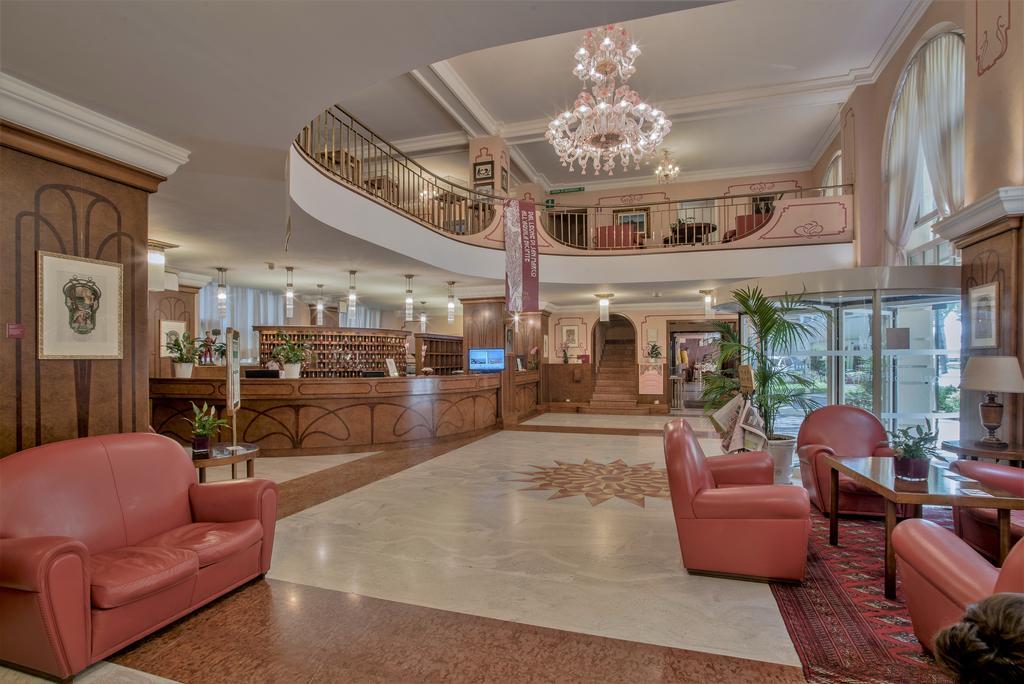 Grand Hotel Astoria Градо Екстер'єр фото